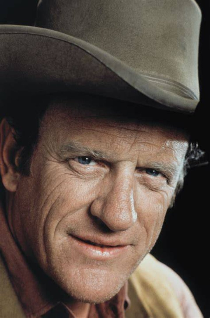 Actor James Arness waits on the set of "Gunsmoke" in Los Angeles, California. | Source: Getty Images